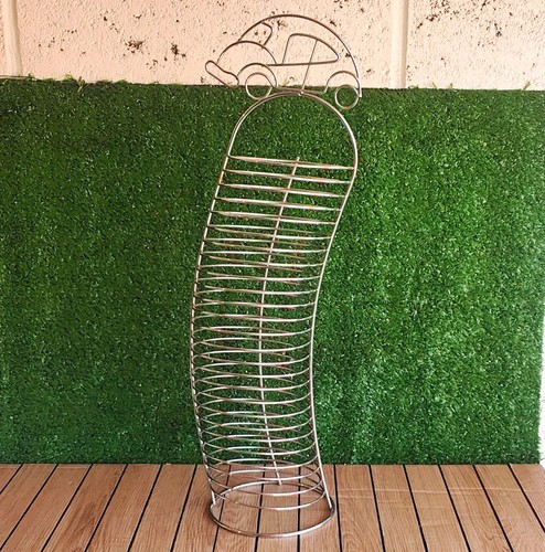 Freestanding metal wire - metal,